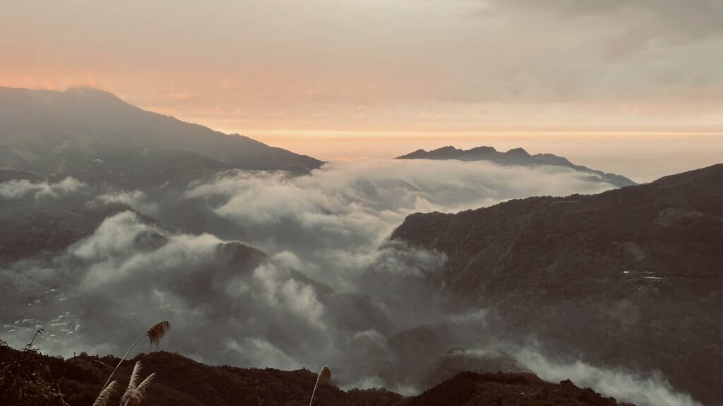 雲霧之上的暖冬美景